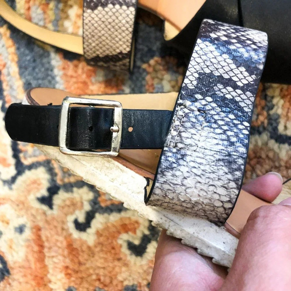 🍁Restricted Snake Print Strappy Low Sandal 8 - Picture 4 of 5